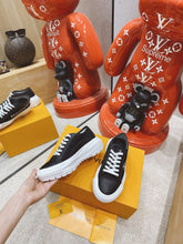 Load image into Gallery viewer, Louis Vuitton Squad Sneaker
