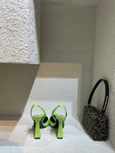 Load image into Gallery viewer, Versace La Medusa Slingback Pumps
