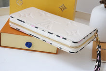 Load image into Gallery viewer, Louis Vuitton Zippy Wallet