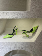 Load image into Gallery viewer, Versace La Medusa Slingback Pumps