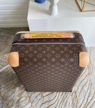 Load image into Gallery viewer, Louis Vuitton Horizon 50 Suitcase