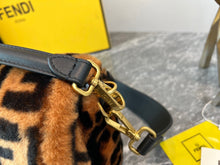 Load image into Gallery viewer, Fendi Baguette Bag