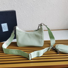 Load image into Gallery viewer, Prada Re- Edition 2005 Re-Nylon Bag