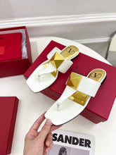 Load image into Gallery viewer, Valentino ONE STUD CALFSKIN FLAT THONG SANDAL