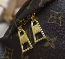 Load image into Gallery viewer, Louis Vuitton Bumbag