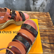 Load image into Gallery viewer, Louis Vuitton Archlight Flat Sandals