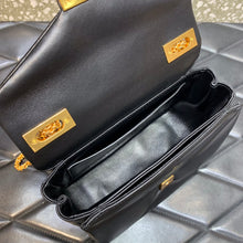 Load image into Gallery viewer, Valentino One Stud Bag With Chain