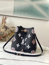 Load image into Gallery viewer, Louis Vuitton NeoNoe MM Bag