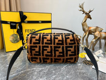 Load image into Gallery viewer, Fendi Baguette Bag