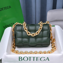 Load image into Gallery viewer, Bottega Veneta Chain Cassette Bag