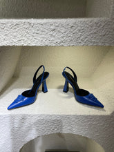 Load image into Gallery viewer, Versace La Medusa Slingback Pumps