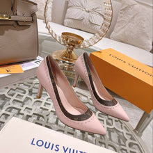 Load image into Gallery viewer, Louis Vuitton Signature Pump