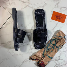 Load image into Gallery viewer, Hermes Oran Sandals - LUXURY KLOZETT