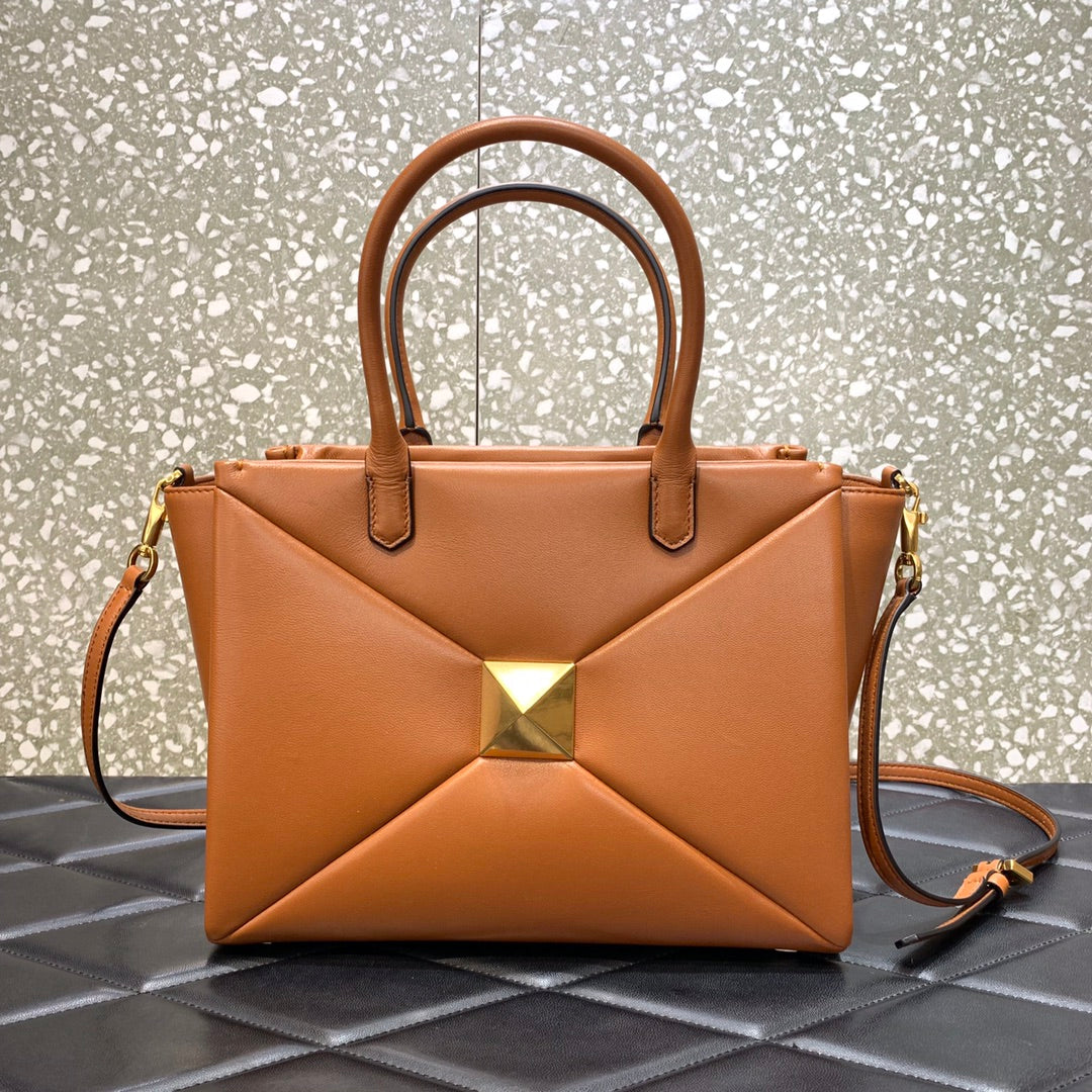 【VALENTINO】 MEDIUM ONE STUD HANDBAG One Stud Micro leather crossbody bag in gold - Valentino