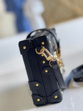 Load image into Gallery viewer, Louis Vuitton Petite Malle Bag