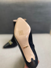 Load image into Gallery viewer, Gucci Pointed Cat heel Boots