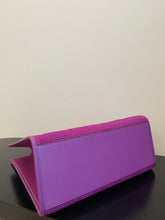 Load image into Gallery viewer, Fendi Sunshine Shopper Meduim Bag