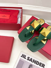 Load image into Gallery viewer, Valentino ONE STUD CALFSKIN FLAT THONG SANDAL