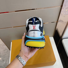 Load image into Gallery viewer, Louis Vuitton Runner Tatic Sneakers