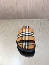 Load image into Gallery viewer, Burberry Men Slides