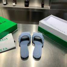 Load image into Gallery viewer, Bottega Veneta Lido Sandals
