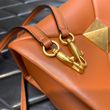 Load image into Gallery viewer, Valentino One Stud Small Bag