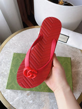 Load image into Gallery viewer, Gucci Chevron Thong Sandal