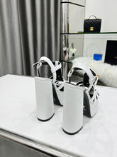 Load image into Gallery viewer, Versace La Medusa Platform Sandals