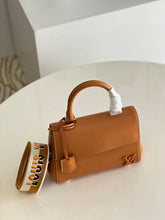 Load image into Gallery viewer, Louis Vuitton Cluny Mini Bag