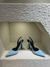 Load image into Gallery viewer, Versace La Medusa Slingback Pumps