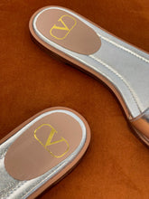 Load image into Gallery viewer, Valentino Vlogo Signature Flat Slide