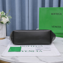 Load image into Gallery viewer, Bottega Veneta Point Medium Bag