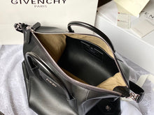 Load image into Gallery viewer, Givenchy Medium Antigona Soft Bag In Smooth Leather