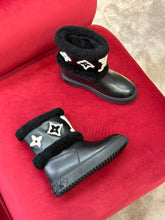 Load image into Gallery viewer, Louis Vuitton Snow DropFlat Ankle Boots