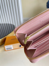Load image into Gallery viewer, Louis Vuitton Zippy Wallet