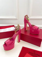 Load image into Gallery viewer, VALENTINO GARAVANI TAN-GO PLATFORM PATENT LEATHER SANDAL 155MM