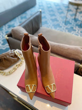 Load image into Gallery viewer, Valentino Boots