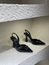 Load image into Gallery viewer, Versace La Medusa Slingback Pumps