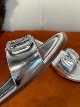 Load image into Gallery viewer, Valentino Vlogo Signature Flat Slide