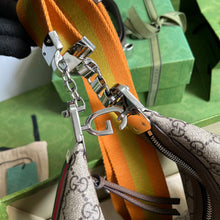 Load image into Gallery viewer, Gucci Attache Medium Shoulder Bag