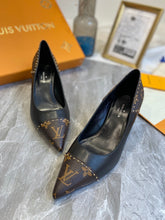 Load image into Gallery viewer, Louis Vuitton Cherie Pumps
