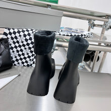 Load image into Gallery viewer, Balenciaga Trooper Boots