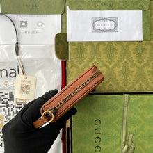 Load image into Gallery viewer, Gucci Diana Continental Wallet