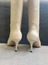 Load image into Gallery viewer, Gucci Pointed Cat heel Boots