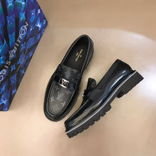 Load image into Gallery viewer, Louis Vuitton Major Loafer