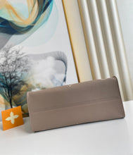 Load image into Gallery viewer, Louis Vuitton OnTheGo MM Tote Bag