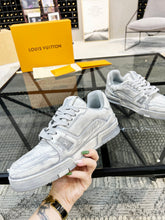 Load image into Gallery viewer, Louis Vuitton Trainer Sneakers