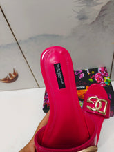 Load image into Gallery viewer, Dolce & Gabbana Polished Calfskin Sliders with DG logo