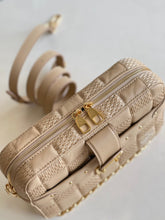 Load image into Gallery viewer, Louis Vuitton Troca MM Bag