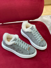 Load image into Gallery viewer, Louis Vuitton Time Out Sneakers